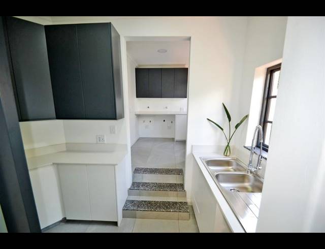 5 BEDROOM HOUSE FOR SALE IN BENMORE GARDENS